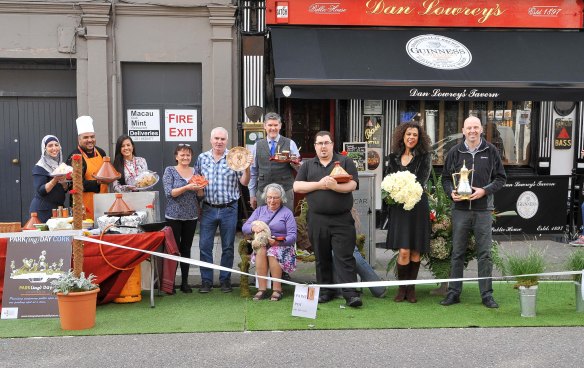 groupshotmccurtainstreet